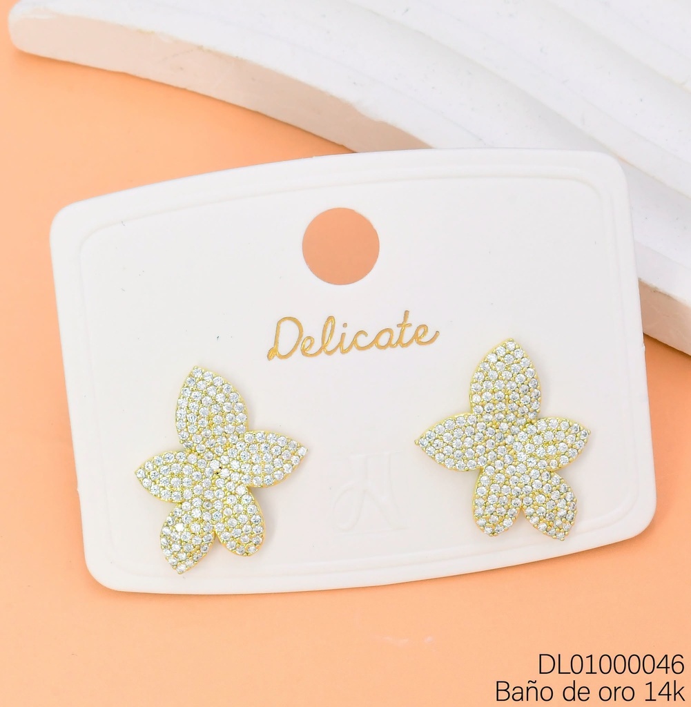 ARETES BAÑO DE ORO 14K. FLOR ALARGADA KY1408A (DEL1)