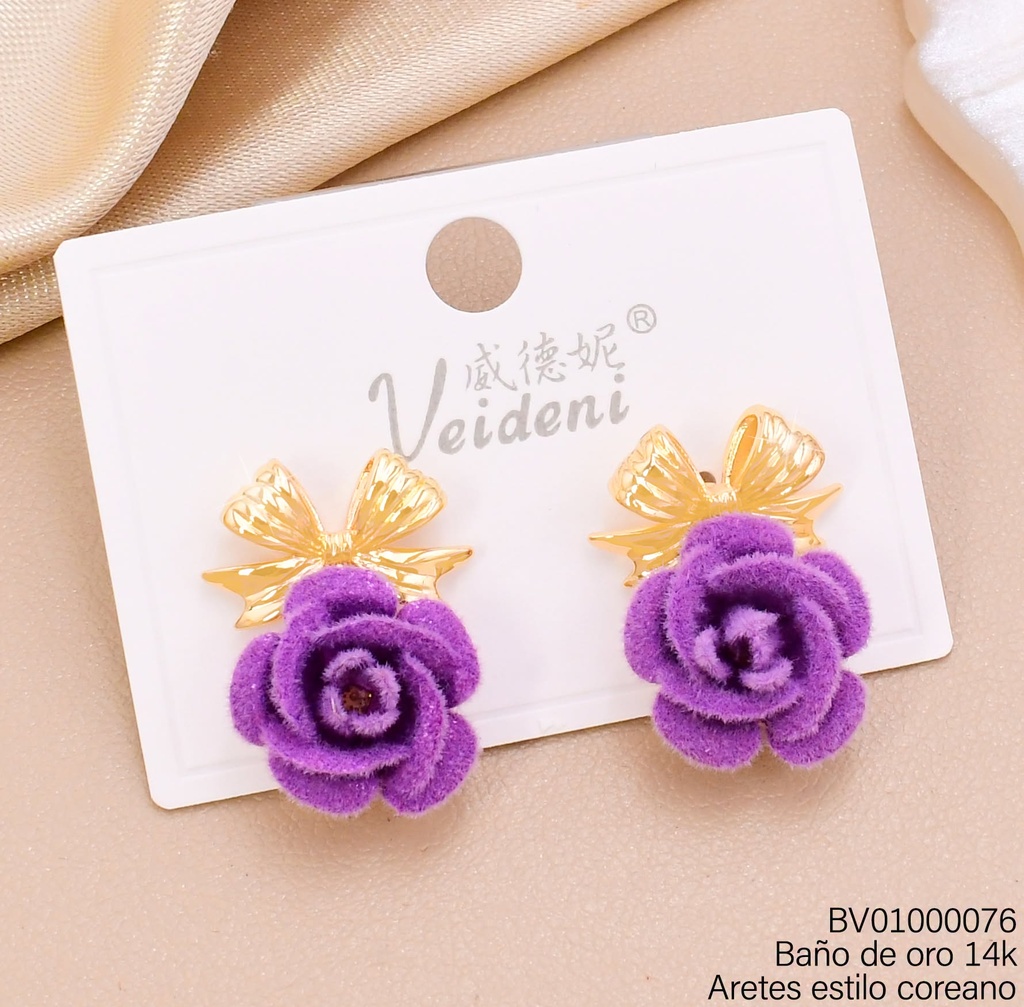 ARETES BAÑO DE ORO 14K. LAZO/FLOR GAMUZA MORADA EH-3764 (VEI080926)