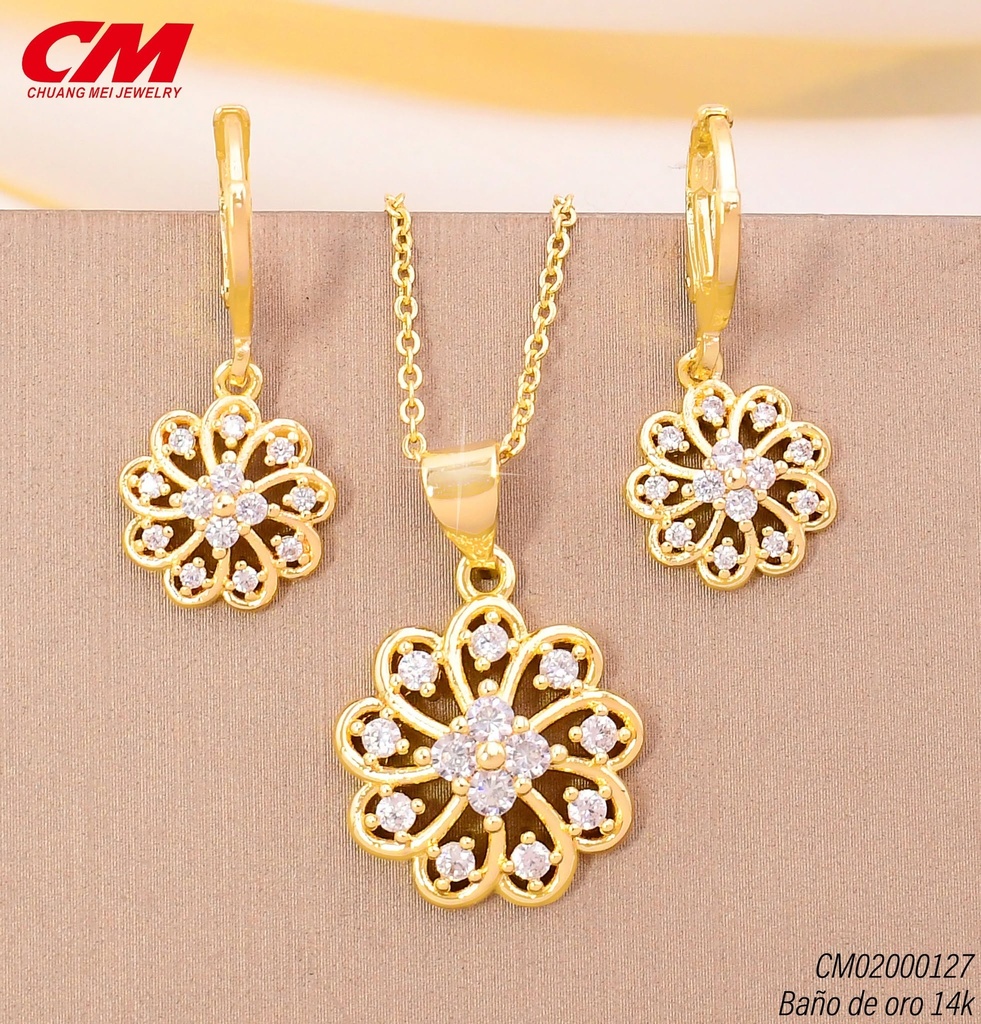 SET BAÑO DE ORO 14K. FLOR CALADA C/ZIRC., ARETES HUGGIES (27A)