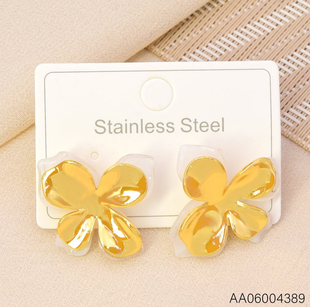 ARETES FLOR 4 PETALOS LISOS BLANCO/DOR KE134234 (KS26)