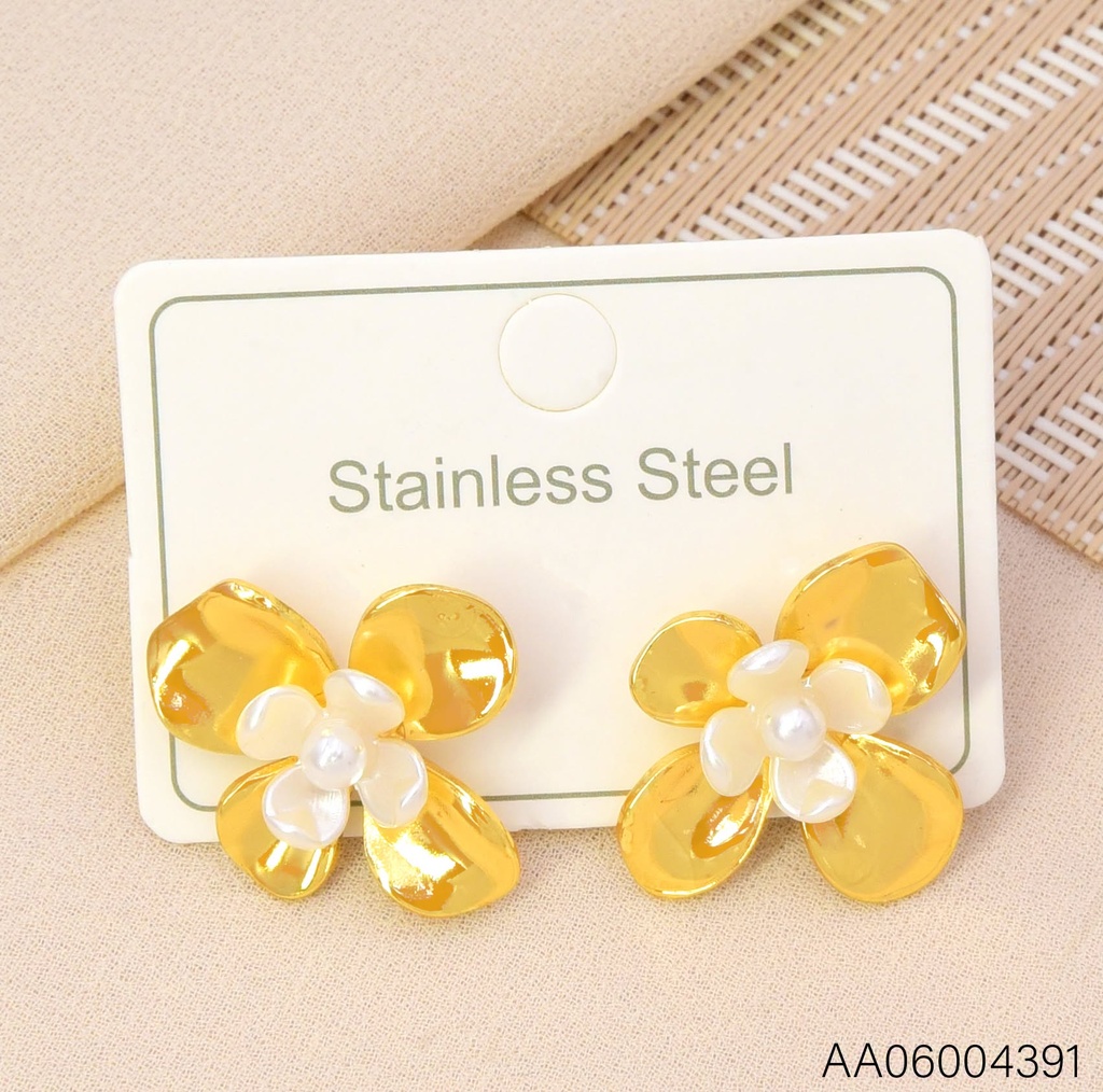 ARETES FLOR 4 PETALOS DOR/BLANCO PERLA CENTRO KE124058 (KS26)