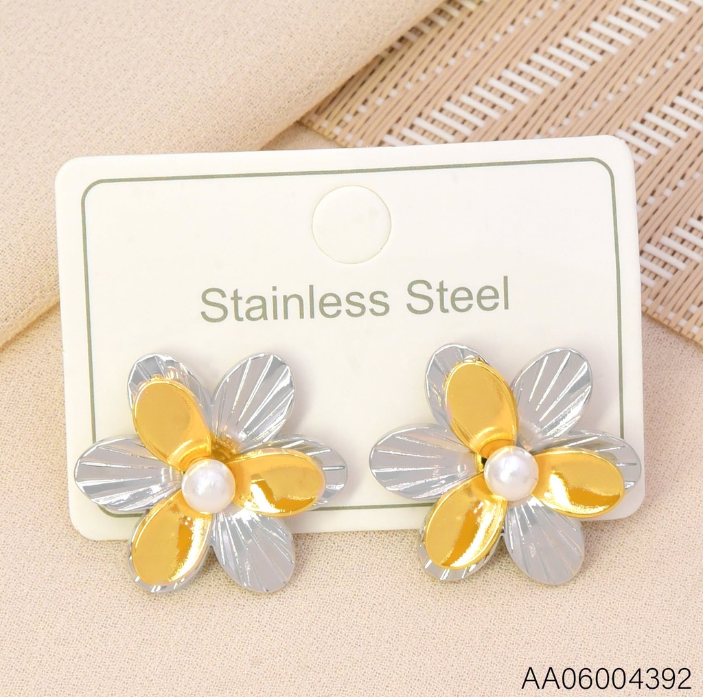 ARETES BIC. FLOR PETALOS RAYADOS & LISOS/PERLA CENTRO KE134651 (KS26)