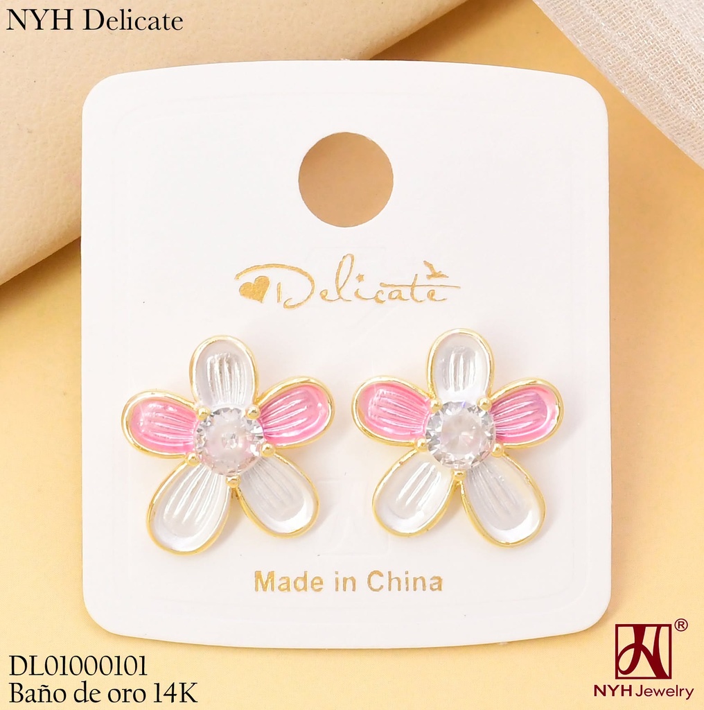 ARETES BAÑO DE ORO 14K. FLOR 5 PETALOS RAYADOS BLANCO C/ ROSADO KY1732A (OC.)