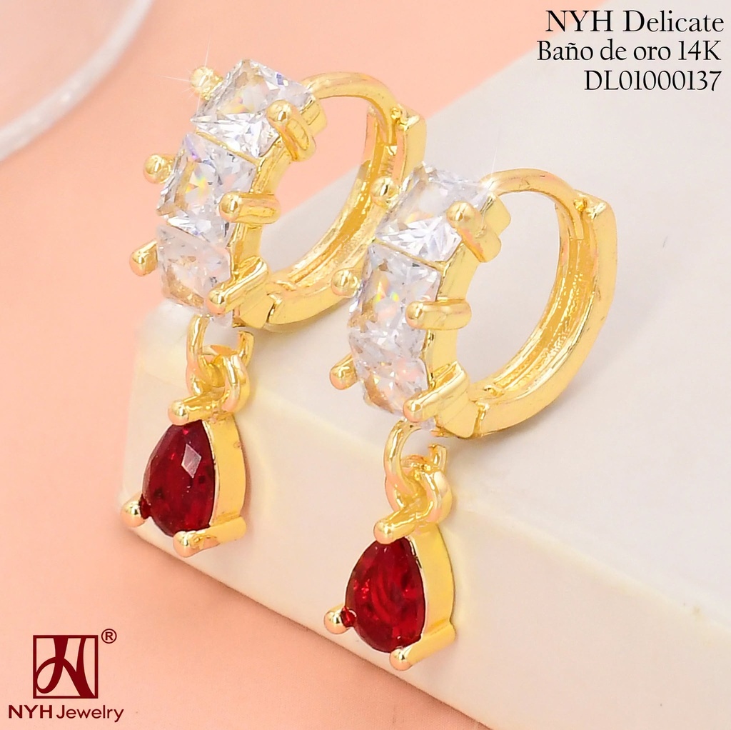 ARETES HUGGIES BAÑO DE ORO 14K. GOTA ZIRC.ROJA TGZ517Y (OC.)