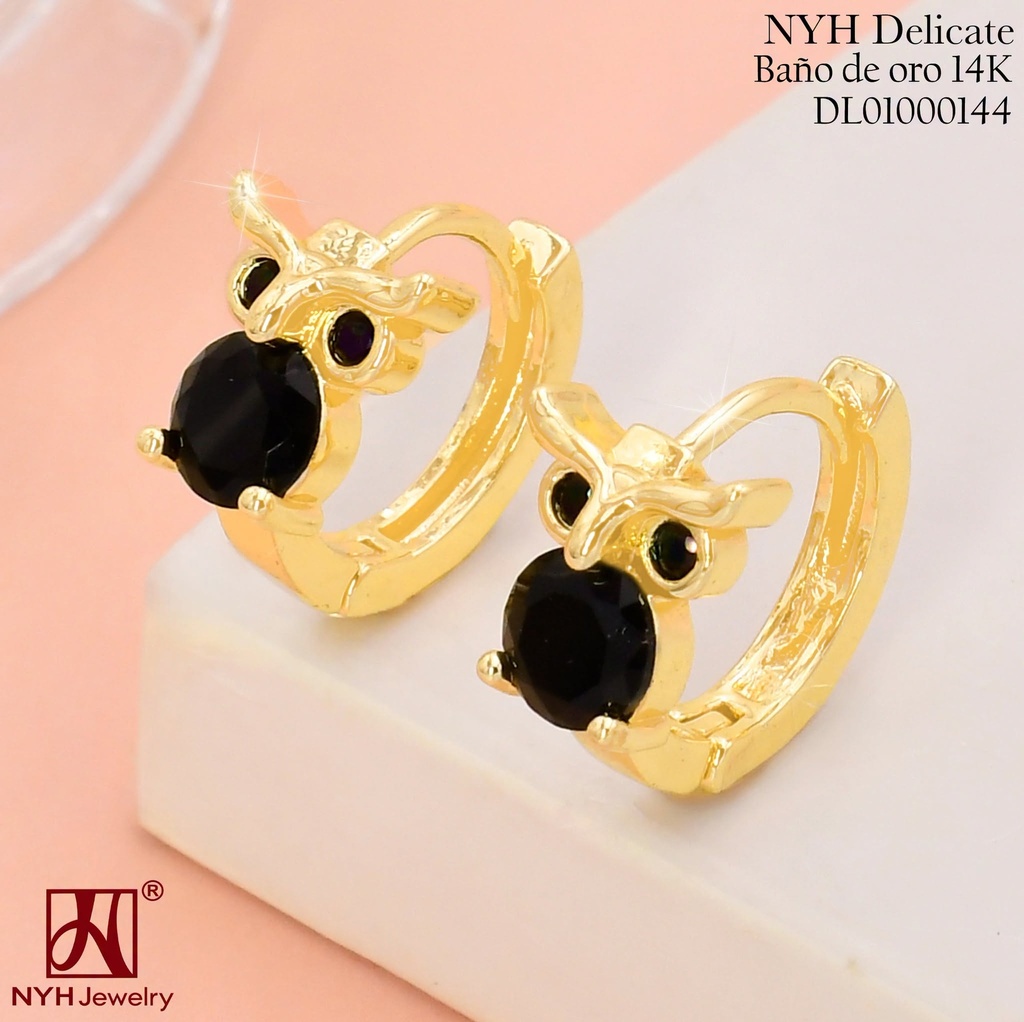 ARETES HUGGIES BAÑO DE ORO 14K.BUHO ZIRC.NEGRA TG2377N (OC.)