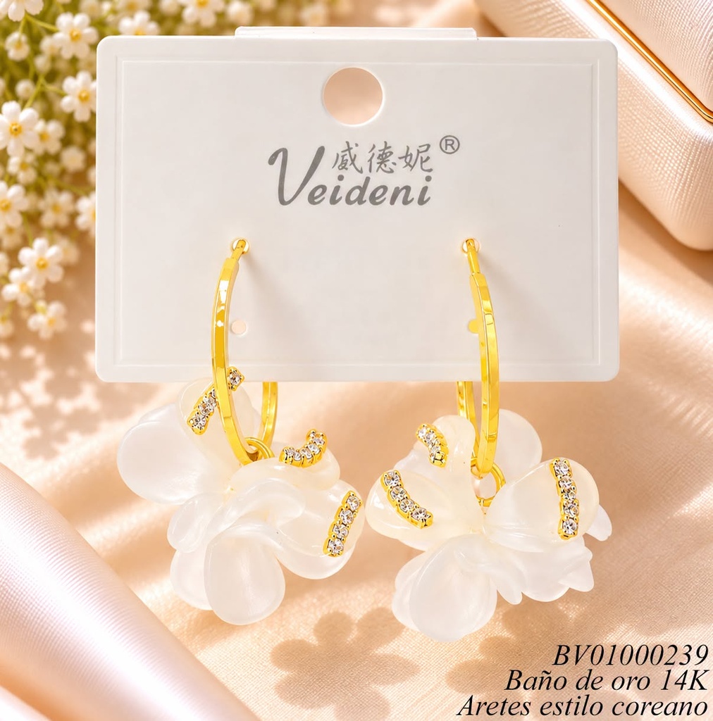 ARETES BAÑO ORO 14K. FLOR BLANCA EH-0992(VEI080926)