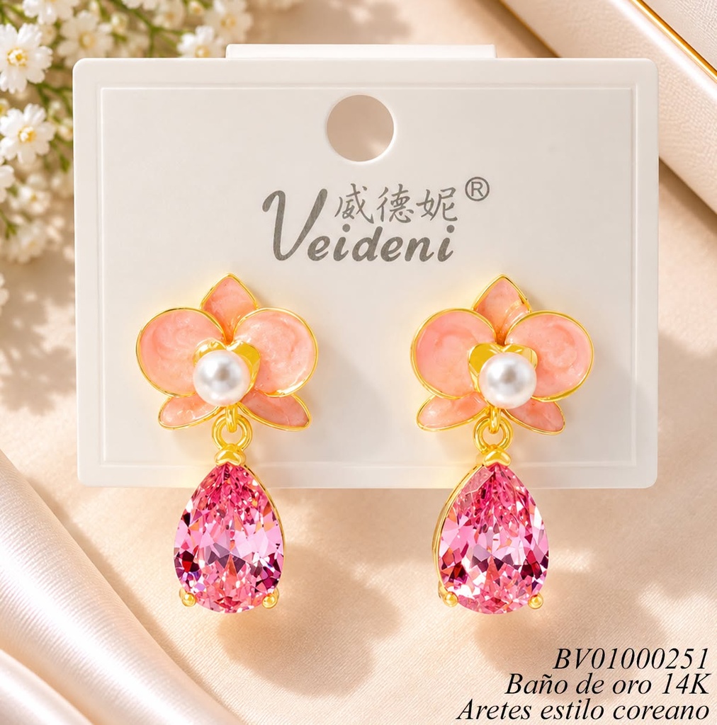 ARETES BAÑO ORO 14K. FLOR ESMALTADA ROSADA/PERLA/ZIRC. EH-4318 (VEI080926)