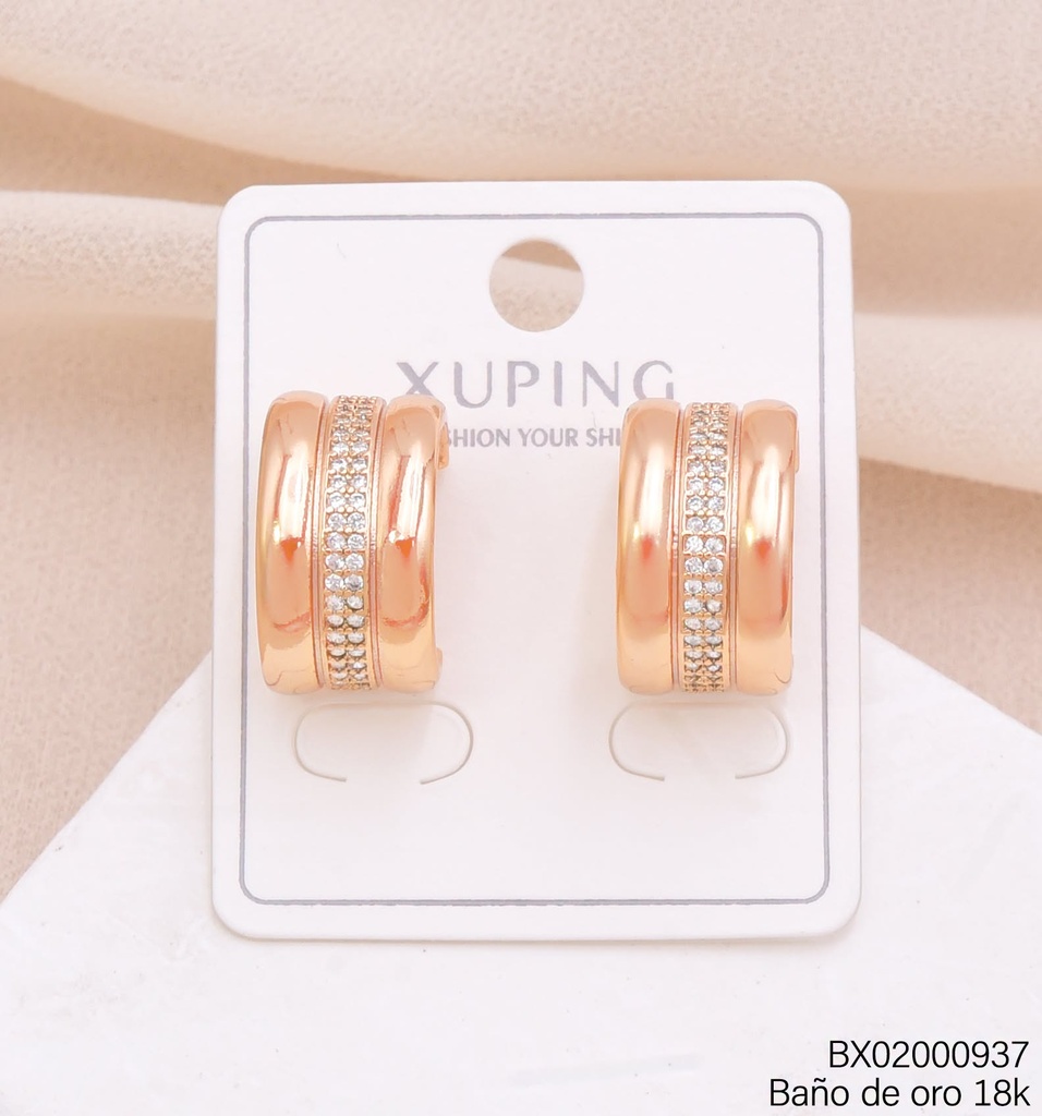 ARETES BAÑO DE ORO 18K."C" ANCHAS LINEAS ZIRC. (XAG)