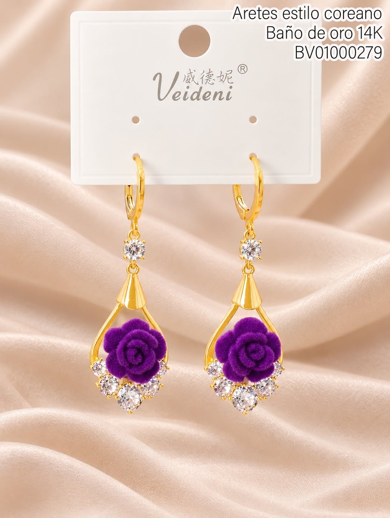 ARETES HUGGIES BAÑO DE ORO 14K. FLOR MORADA GAMUZA GOTA ZIRC. EH-2845 (VEI080926)