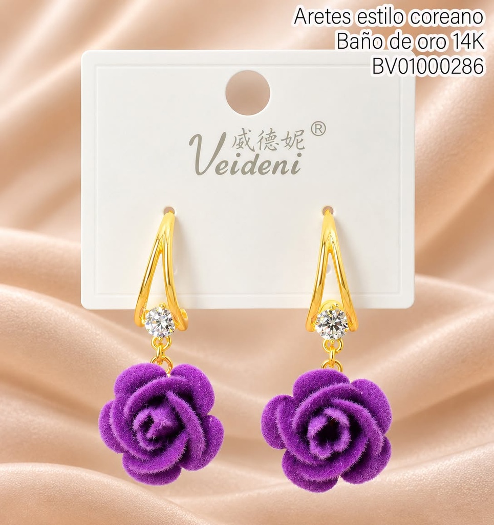 ARETES BAÑO DE ORO 14K."CC" FLOR MORADA GAMUZA EH-3770 (VEI080926)