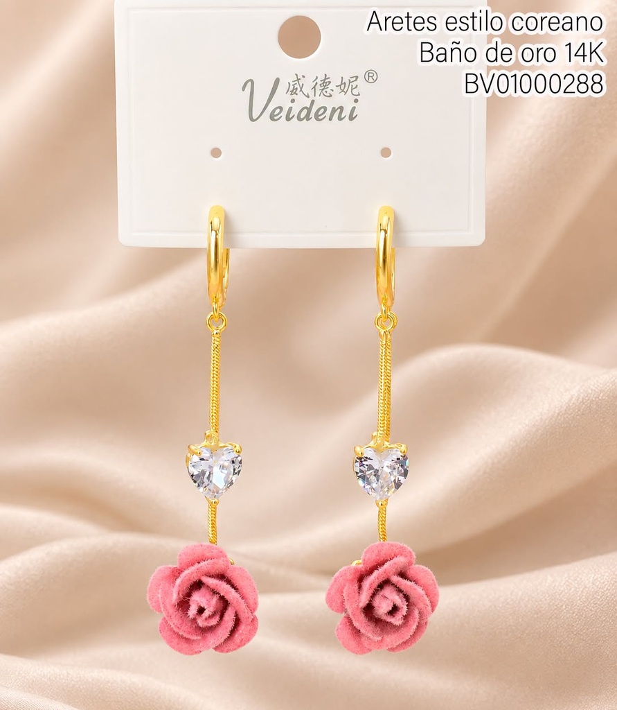 ARETES HUGGIES BAÑO DE ORO 14K. FLOR ROSADA GAMUZA/CORAZON ZIRC. EH-3774 (VEI080926)