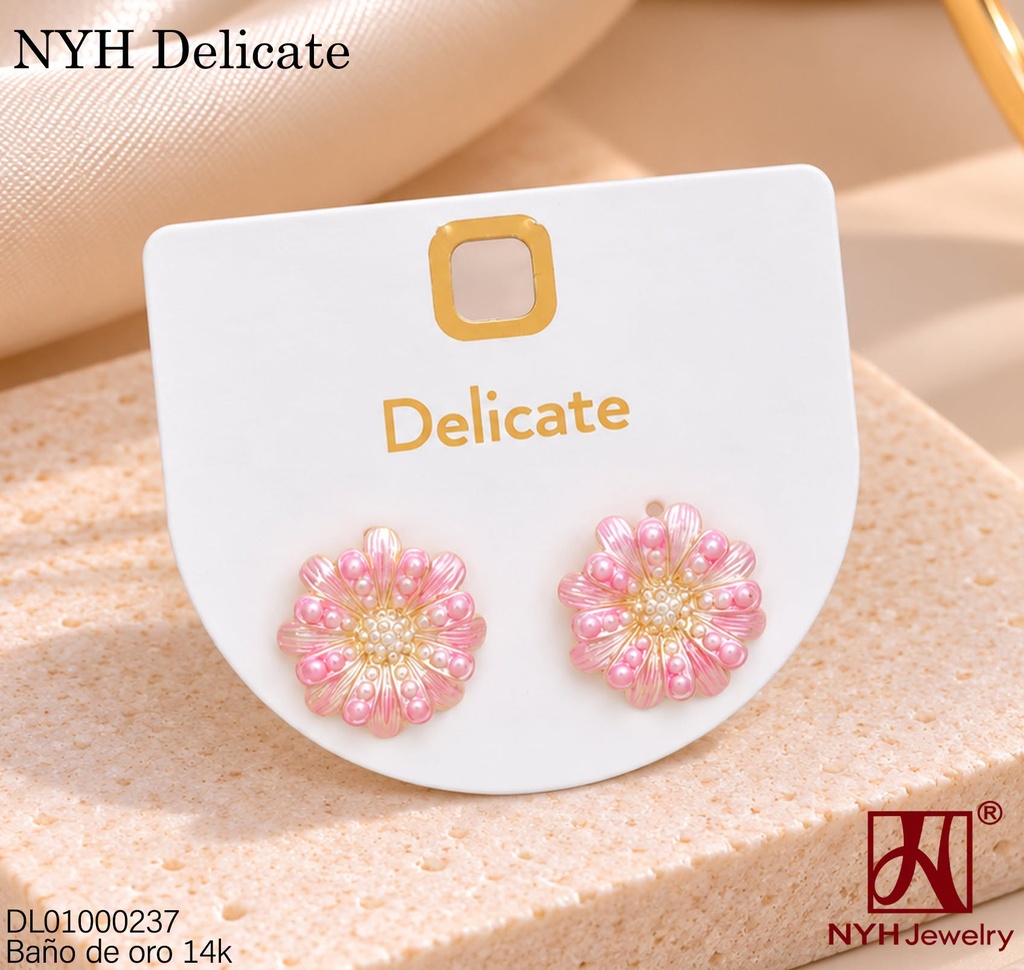 ARETES BAÑO DE ORO 14K.  FLOR ROSADA QY885B (DEL211026)