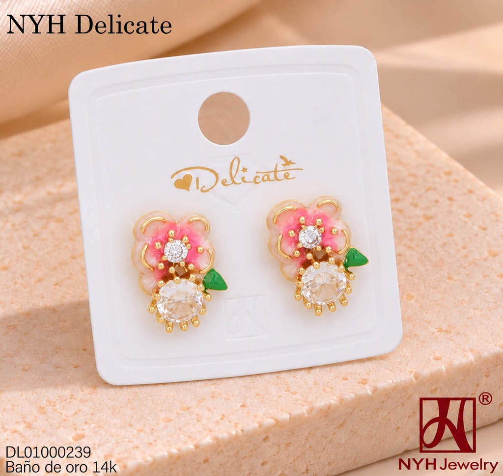 ARETES BAÑO DE ORO 14K. FLOR ROSADA ESMALTADA /ZIRC. RD GSH1111A (DEL211026)
