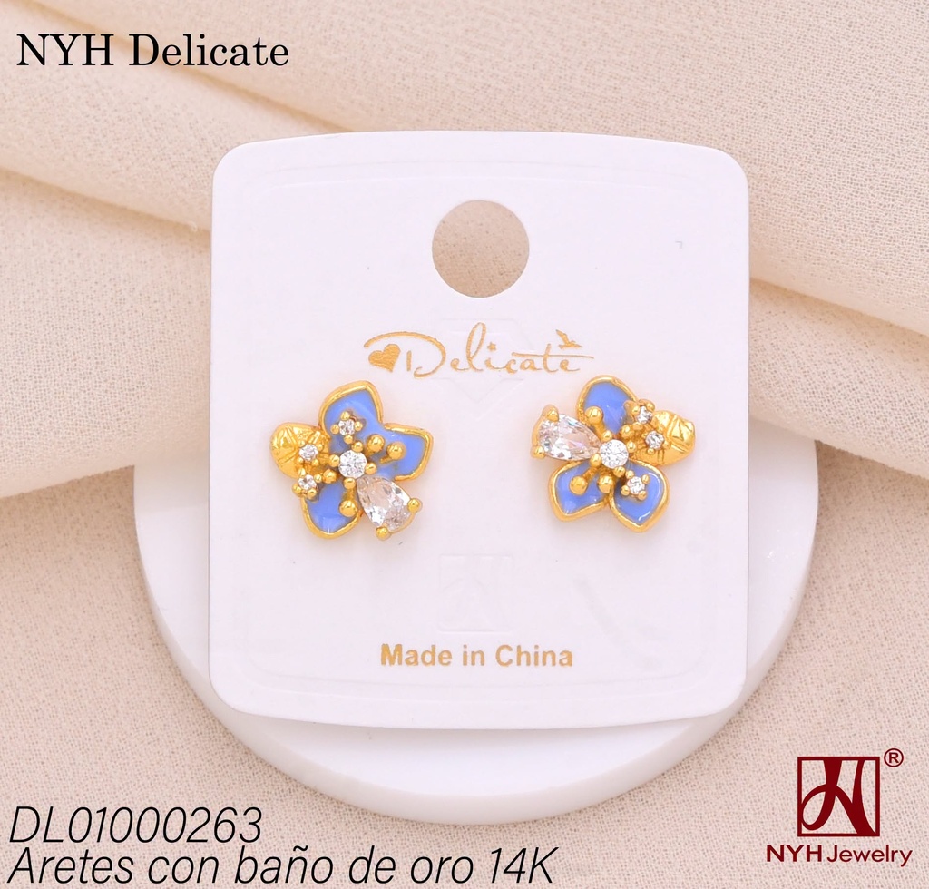 ARETES BAÑO DE ORO 14K. FLOR CELESTE ZIRC. (DEL212026)