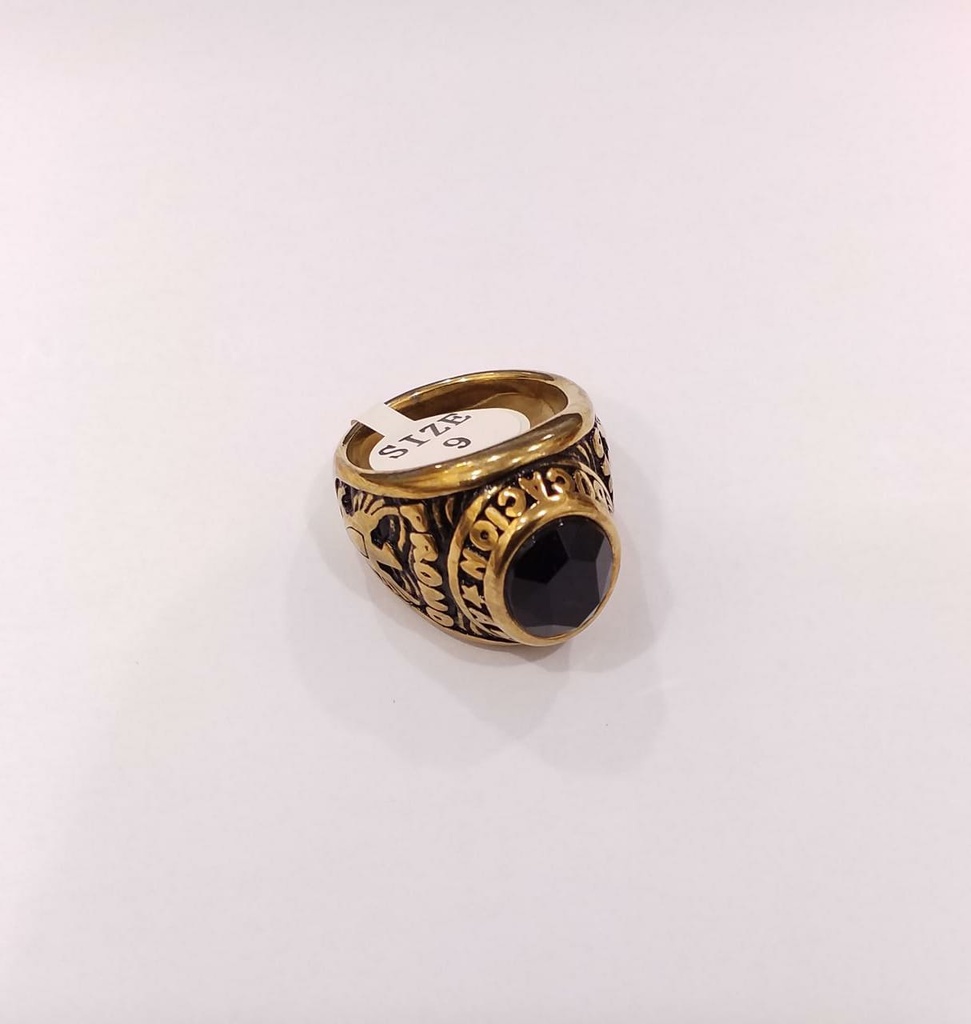ANILLO ACERO DORADO PARA CABALLERO ESTILO GRADUACION DE PIEDRA NEGRA SOBRESALIENTE