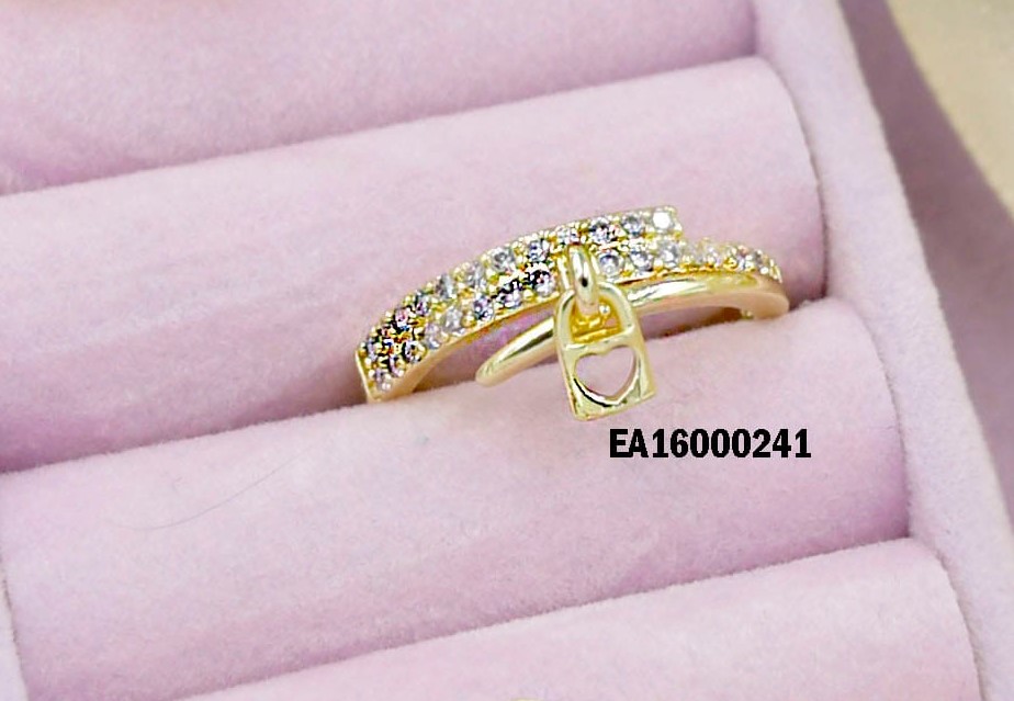 ANILLO CON ZIRCONIAS Y DIJE CANDADITO CORAZÓN