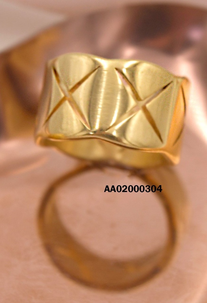 ANILLO DORADO ANCHO GRABADO "X"