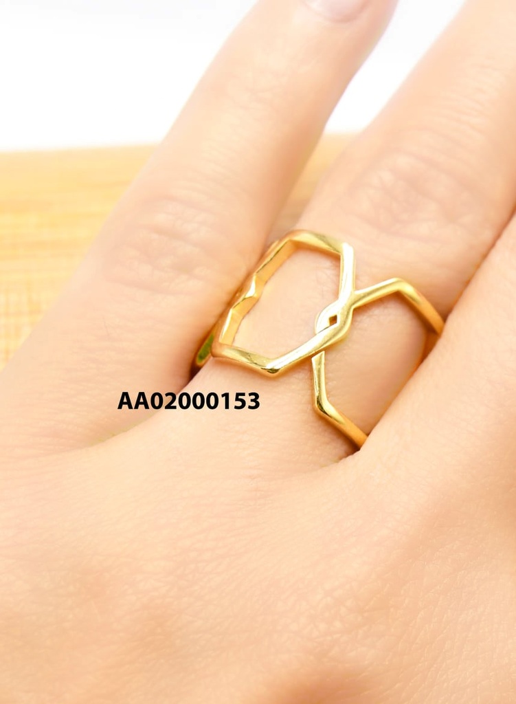 ANILLO DORADO CON FORMA DE CROQUI DE 3 HEXÁGONOS ENTRELAZADOS