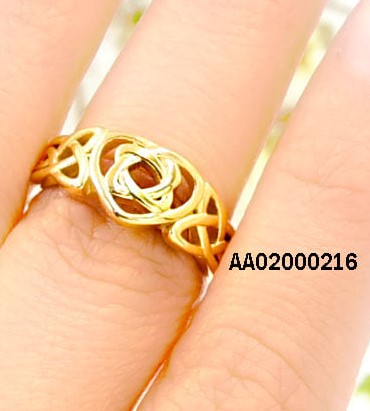 ANILLO DORADO CROAZÓN CON FLOR AL CENTRO
