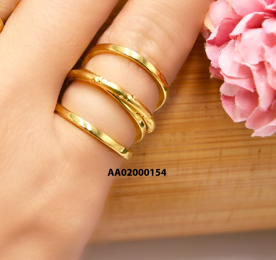 ANILLO DORADO DE 3 LINEAS HORIZONTALES