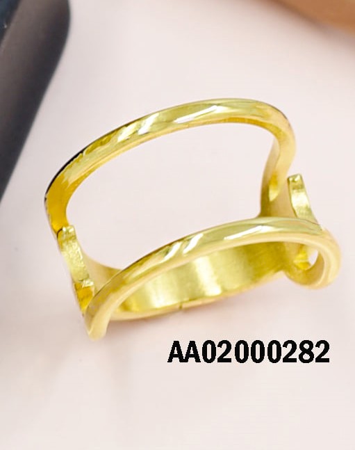 ANILLO DORADO DOS LÍNEAS UNIDAS DEBAJO PLACA ANCHA