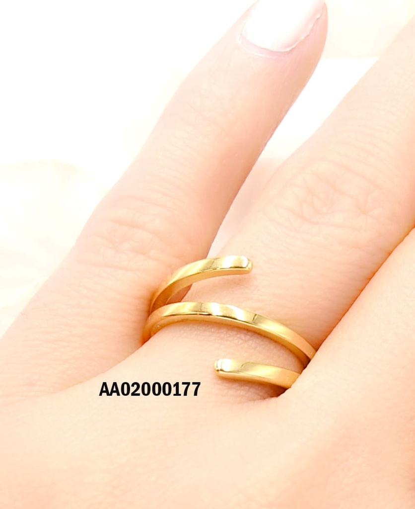 ANILLO DORADO EN FORMA DE ESPIRAL
