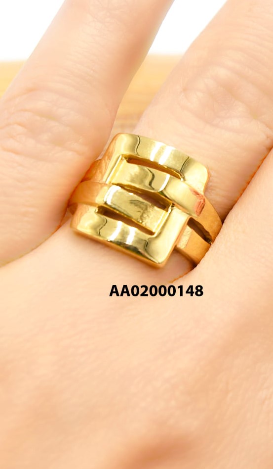 ANILLO DORADO EN FORMA DE HEBILLA