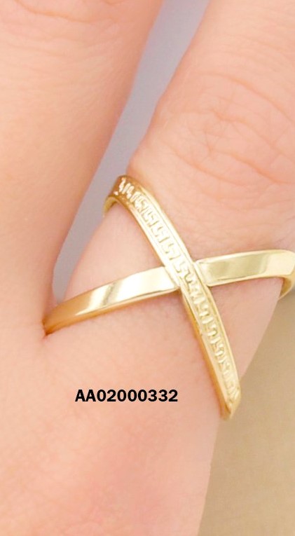 ANILLO EN FORMA DE "X" PLANA CON GRABADOS