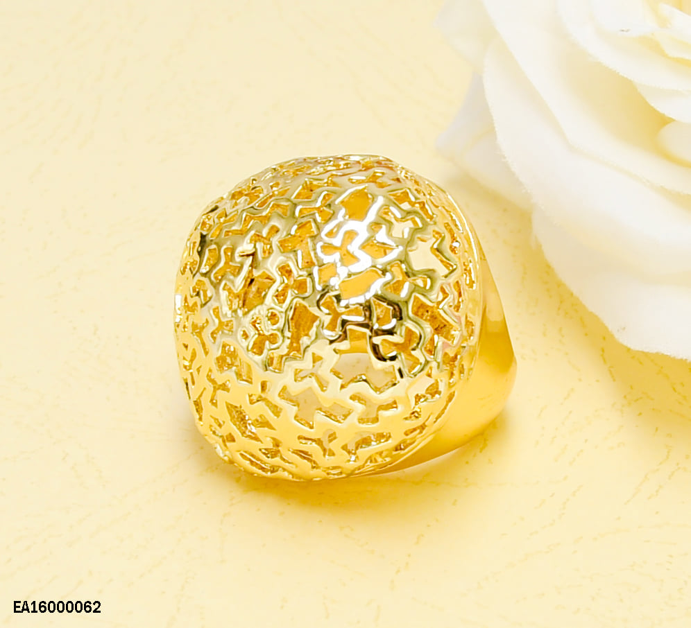 ANILLO ENCHAPADO DORADO REDONDO CALADO CON FORMAS DE CUADRITOS DE 3