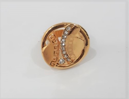 ANILLO ENCHAPADOD DORADO REDONDO CON DOS LINES CURVAS DE CIRCONIA
