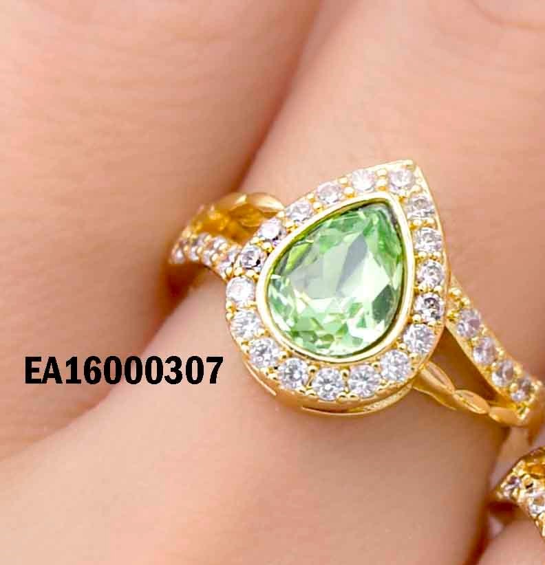 ANILLO GOTA VERDE BORDES DE ZIRCONIAS