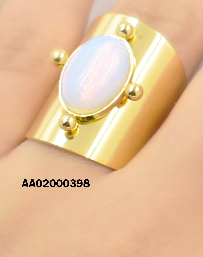 ANILLO LISO ANCHO PIEDRA OVALADA BLANCA TORNASOL 4 PUNTOS