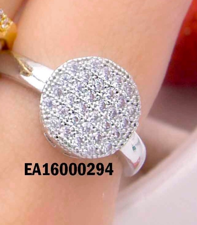 ANILLO PLATEADO REDONDO C/ZIRCONIAS