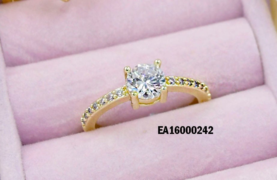 ANILLO SOLITARIO CON ZIRCONIAS