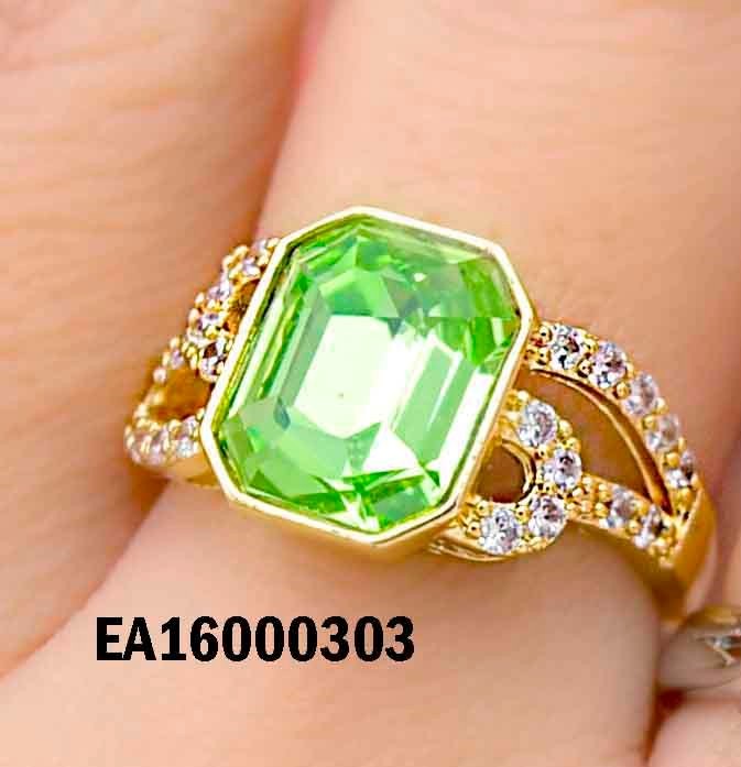 ANILLO ZIRCONIA RECTANGULAR VERDE ZIRC LATERALES