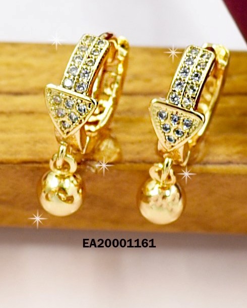 ARETE HUGGIE FLECHA ZIRC. COLGANTE PELOTITA DORADA