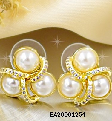 ARETES 3 PERLAS BASE DORADA, BORDES ZIRCONIAS