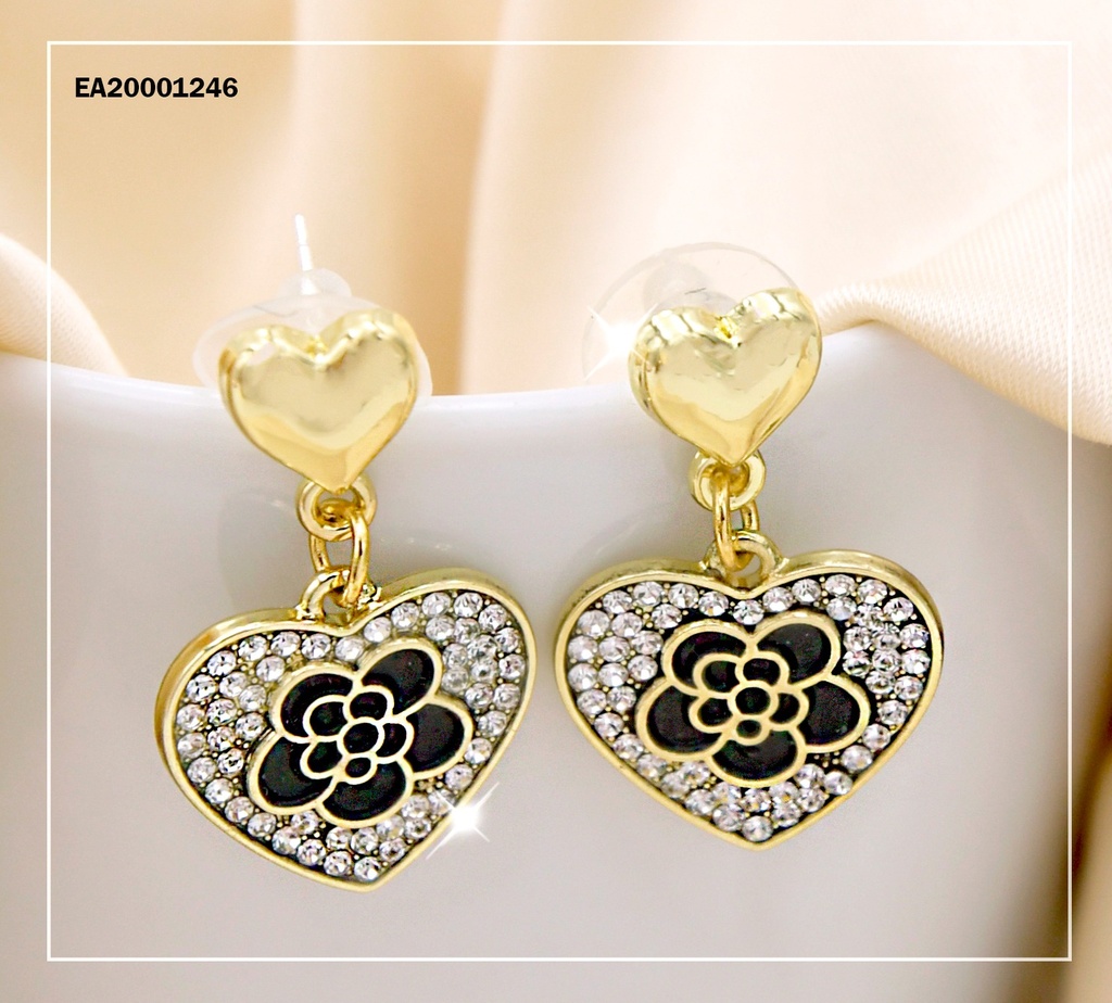 ARETES CORAZÓN DE COLGAR CON ZIRCONIAS FLOR NEGRA AL CENTRO