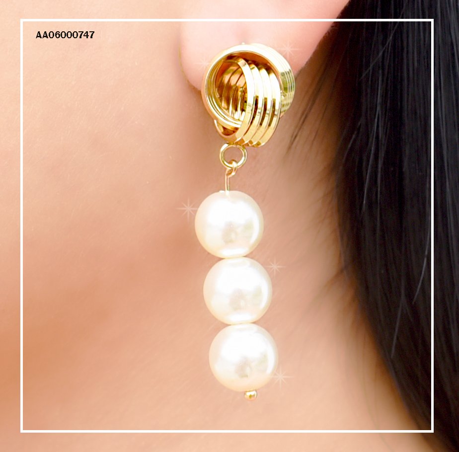 ARETES CÍRCULOS ENTRELAZADOS 3 PERLAS VERTICALES