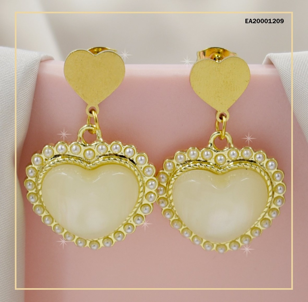 ARETES DE COLGAR CORAZÓN BLANCO BORDE PERLITAS