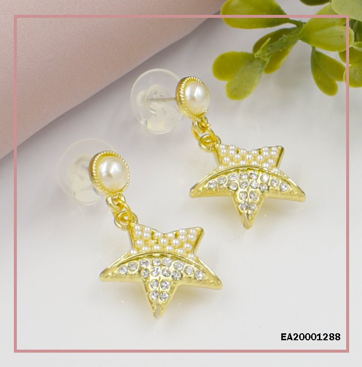 ARETES DE COLGAR ESTRELLA DE MAR PERLITAS Y LÍNEAS DORADAS