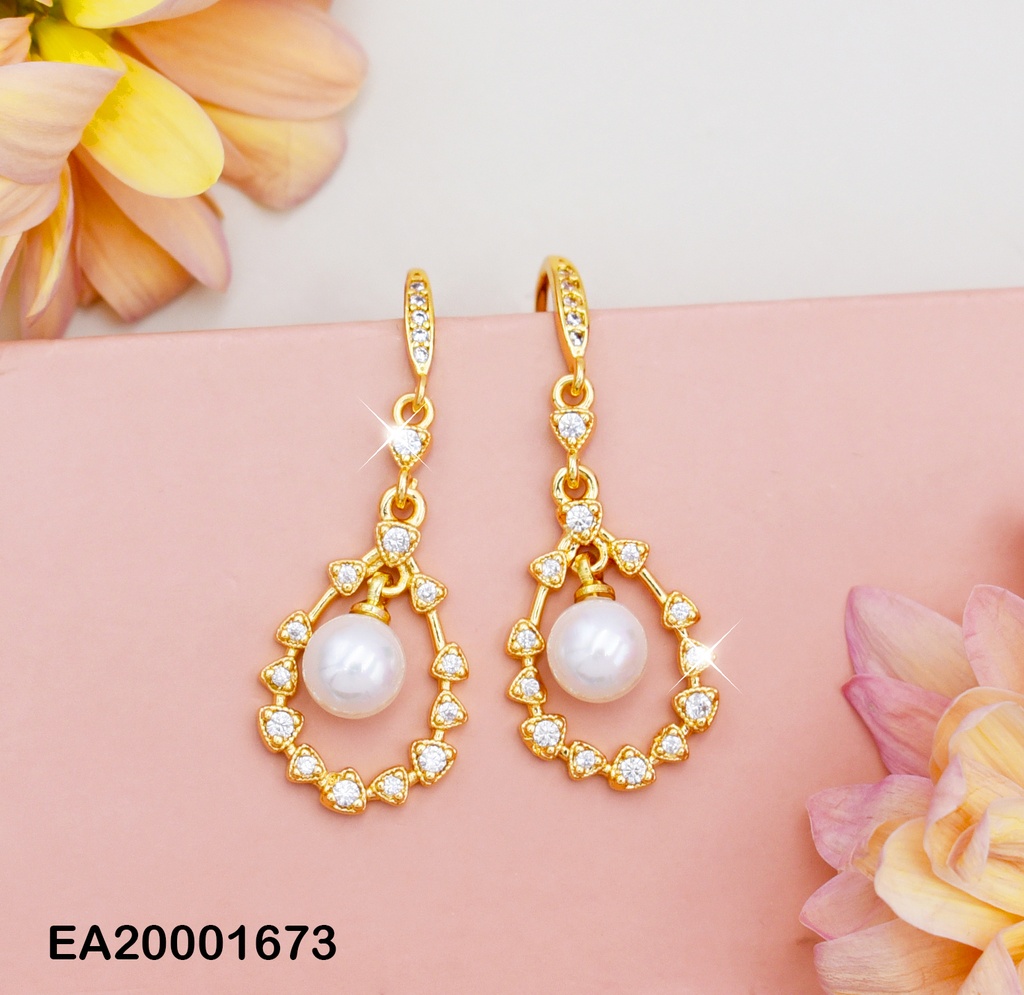 ARETES DORADO CON CÍRCULO PERLA COLGANTE