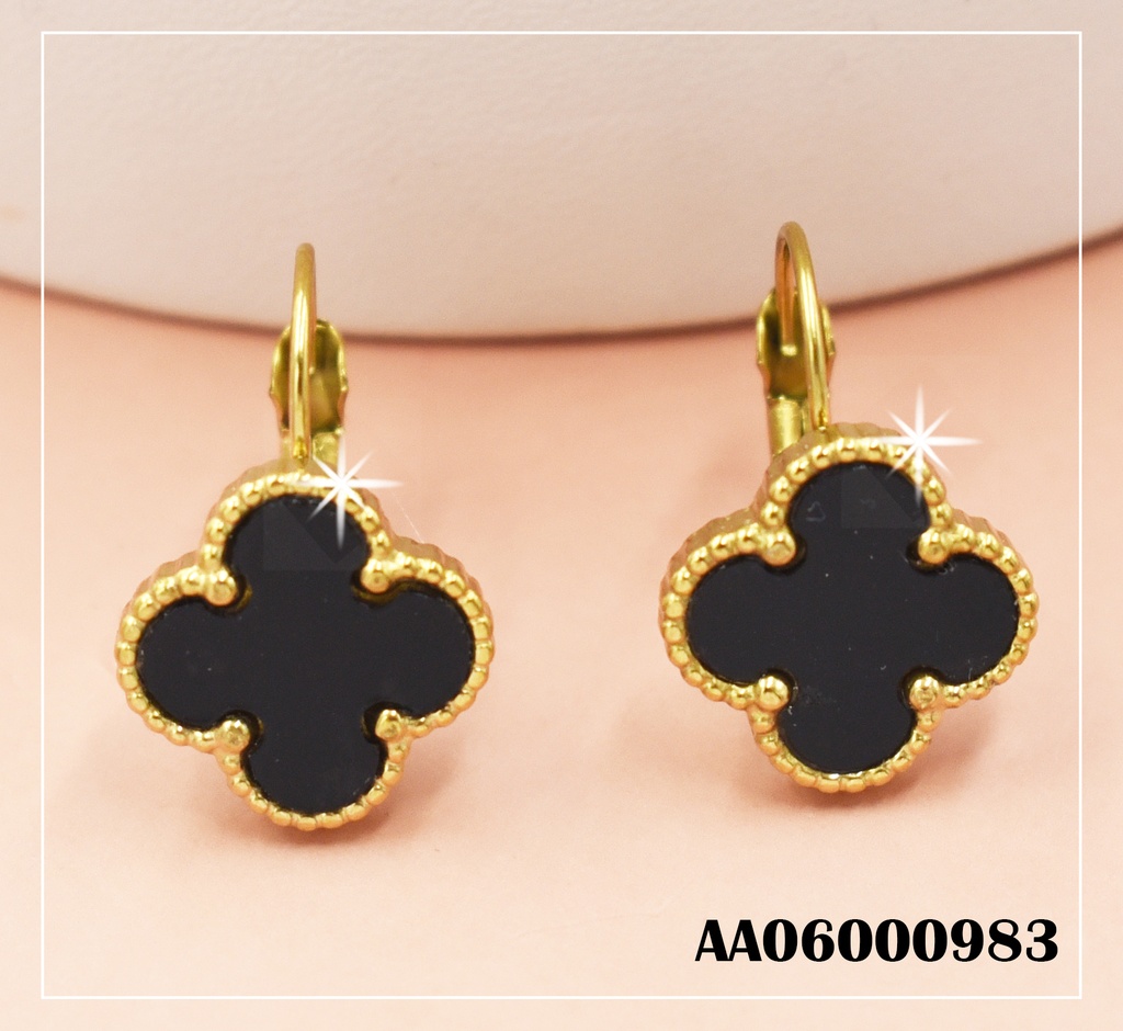 ARETES FLOR 4 PETÁLOS NEGRA