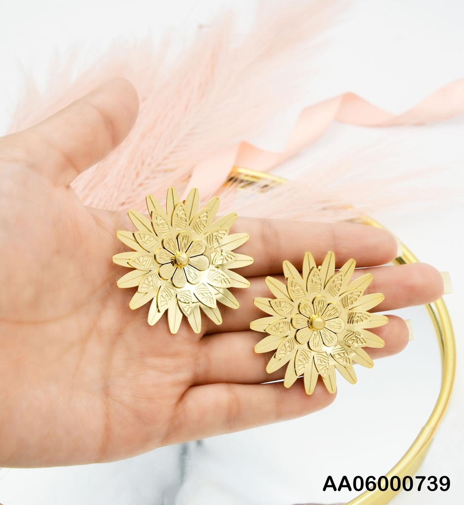 ARETES FLOR DORADA DE 3 NIVELES DE PETÁLOS 0738491