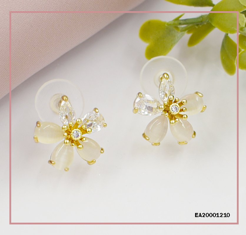 ARETES FLOR PETÁLOS 3 BLANCOS/2 CRISTAL