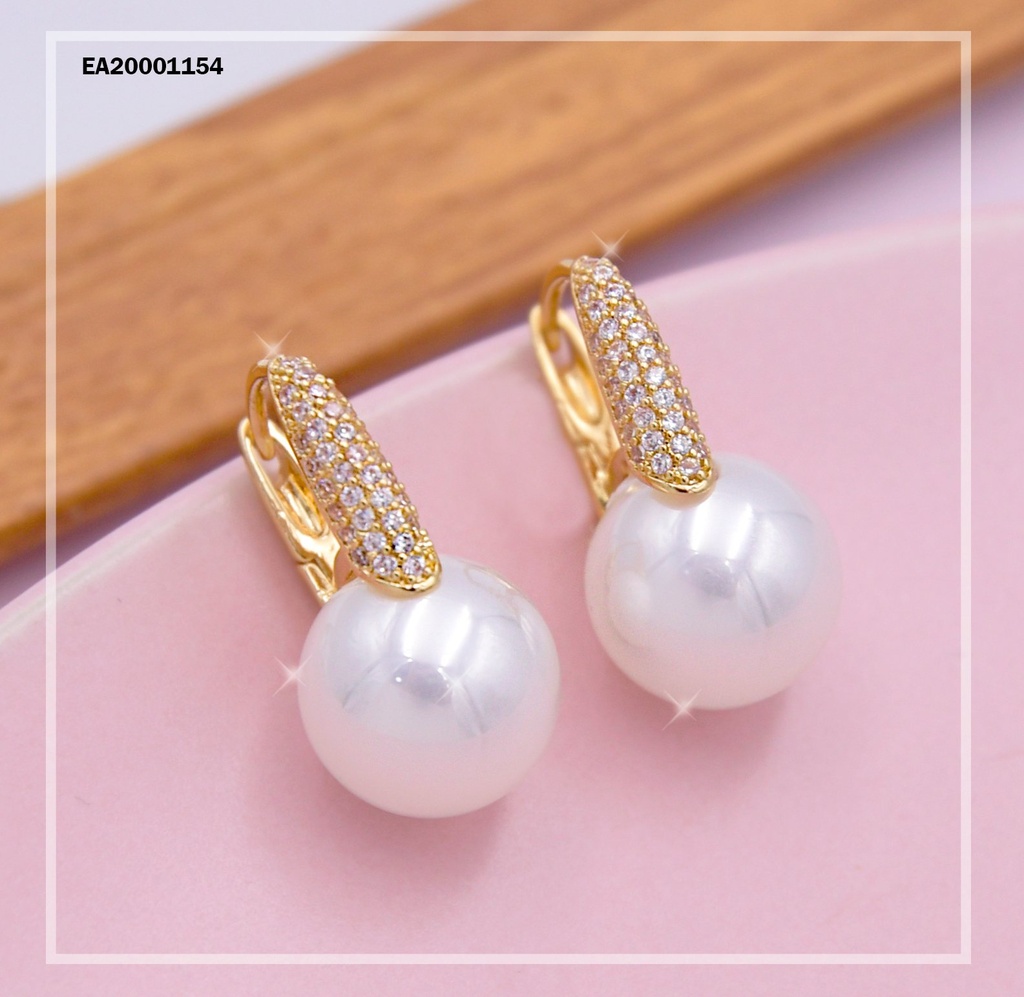 ARETES FORMA DE BOLSITO CON PERLA