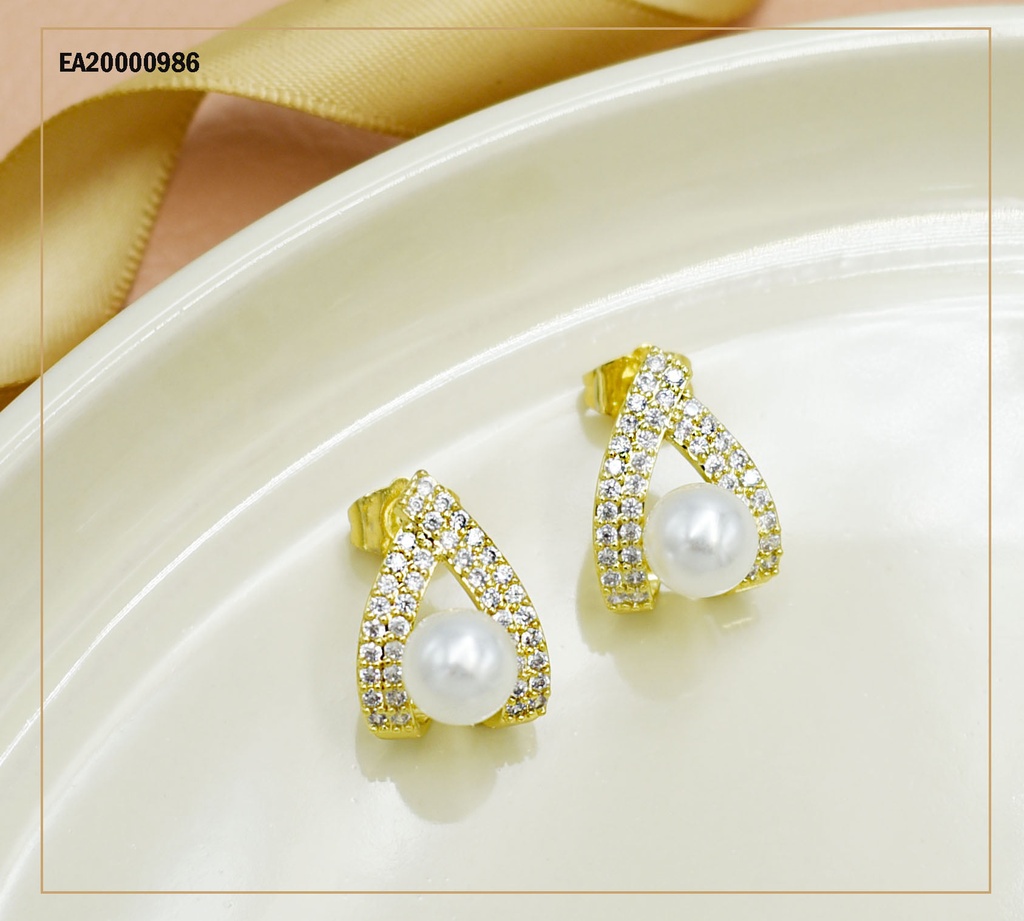 ARETES FORMA V INVERTIDA DE ZIRCONIAS Y PERLA AL CENTRO