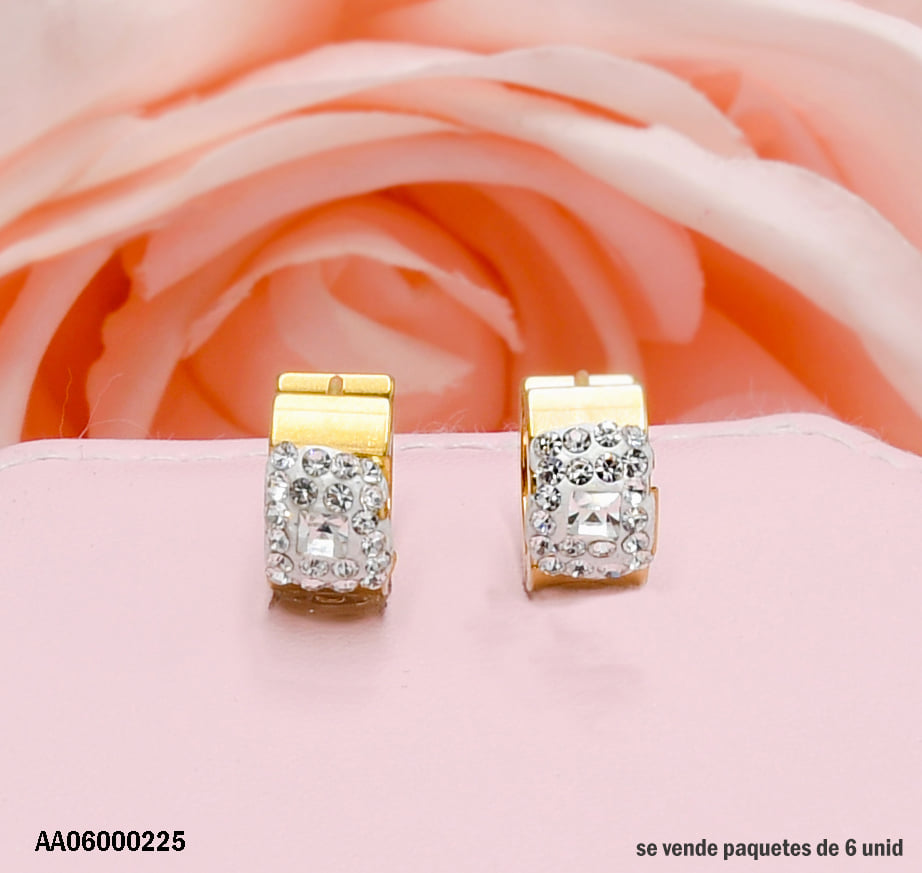 ARETES HUGGIES ACERO ESCARCHADOS CON CUADRADO ENMEDIO
