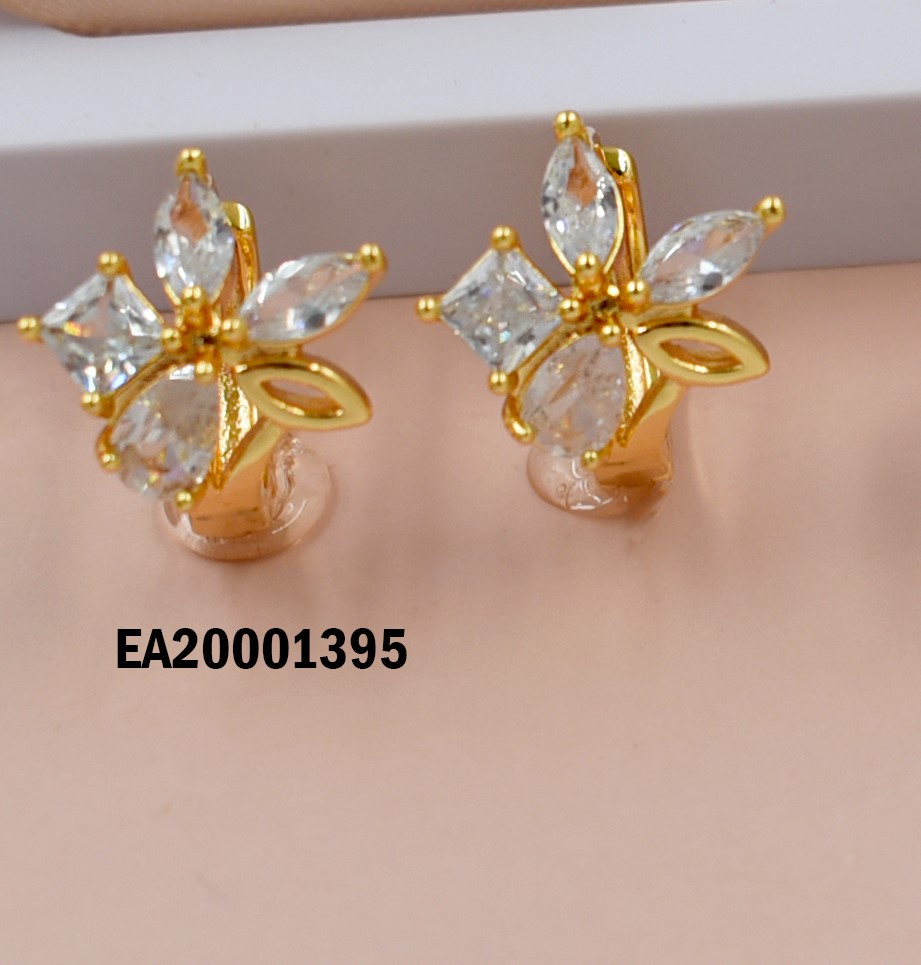ARETES HUGGIES FLOR 4 PETÁLOS/1 CROQUI
