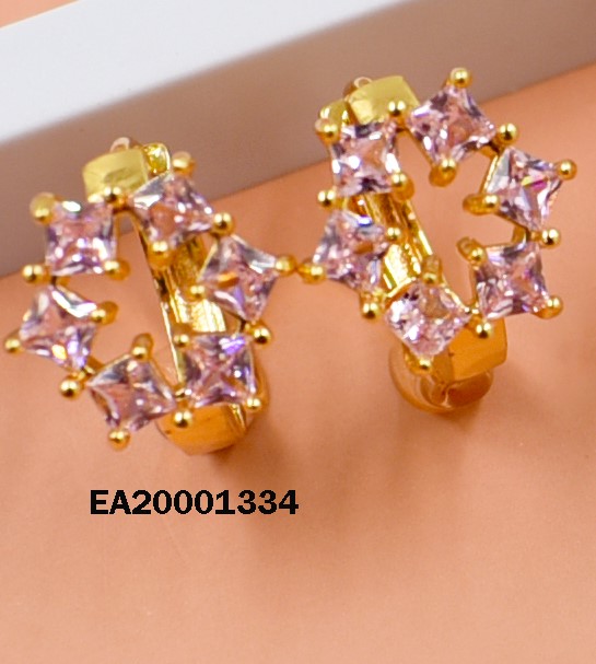 ARETES HUGGIES FLOR DE CUADROS ZIRC.ROSADAS